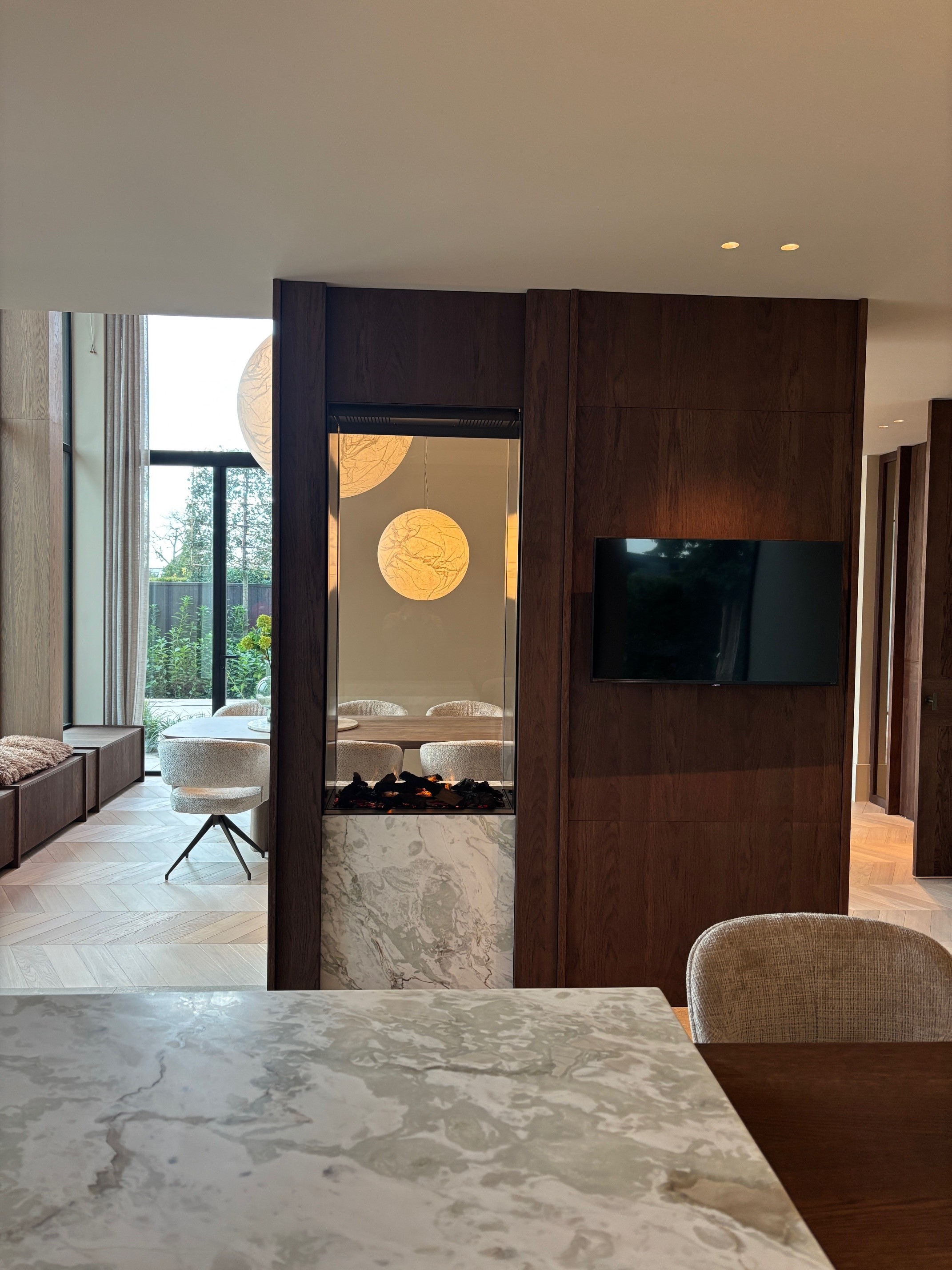 Foto Deze moderne villa krijgt extra sfeer met twee Elu-fire haarden FotoDeze moderne villa krijgt extra sfeer met twee Elu-fire haarden